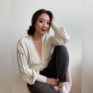 RARE LIKE NEW Aritzia Wilfred Plunge Front Cardigan